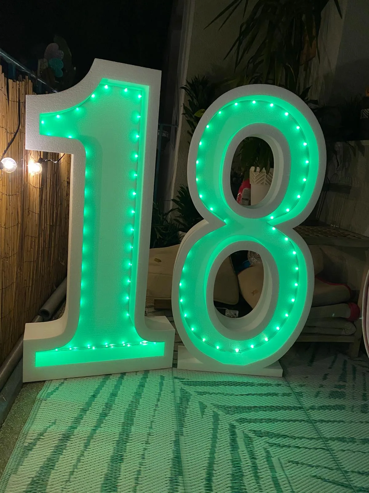 Isti broj 18 sa RGB lampicama u zelenom svetlu - boju birate po želji