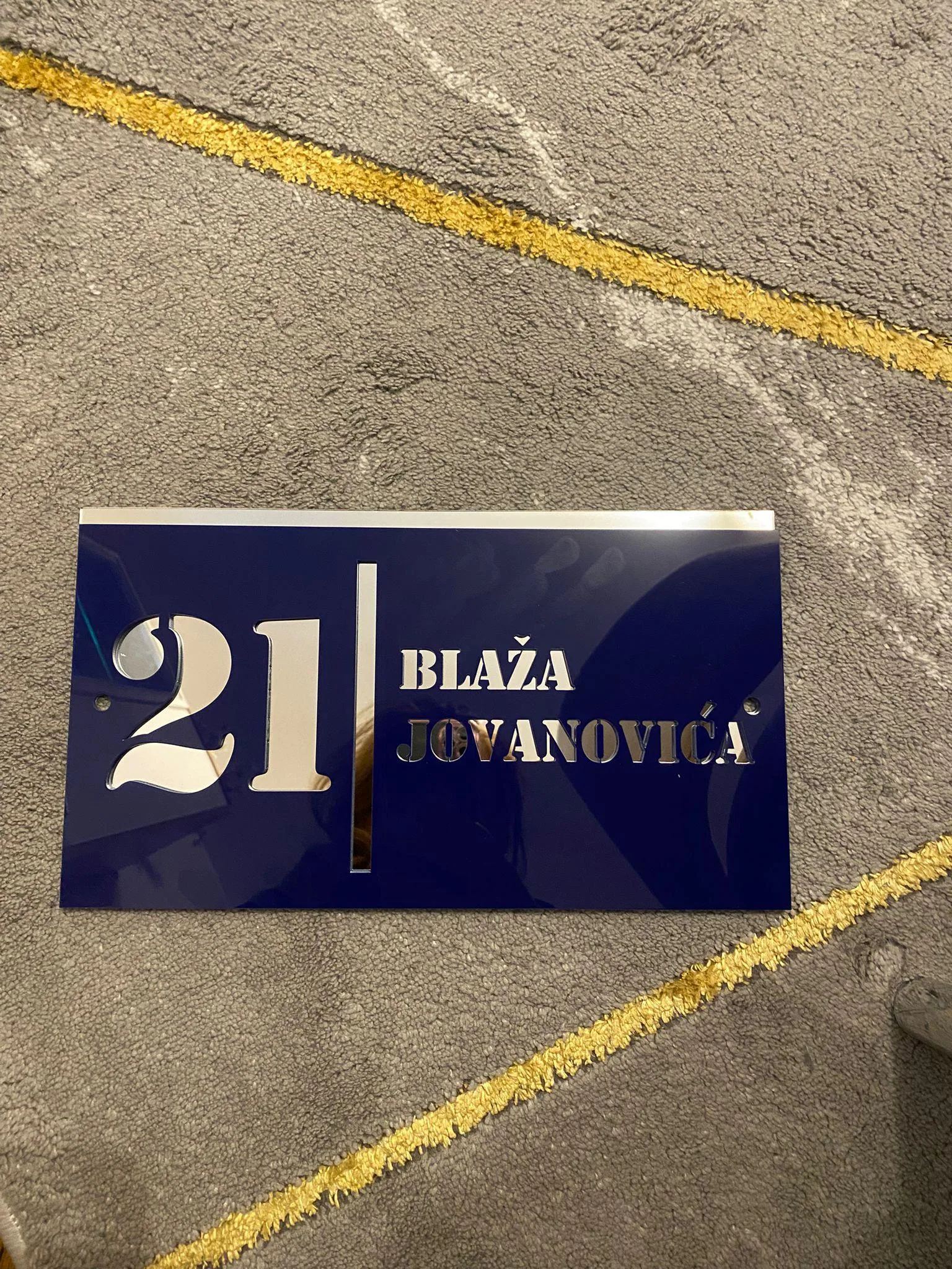 Kućna tabla od plavog i ogledalo pleksiglasa - broj 21, ulica Blaža Jovanovića